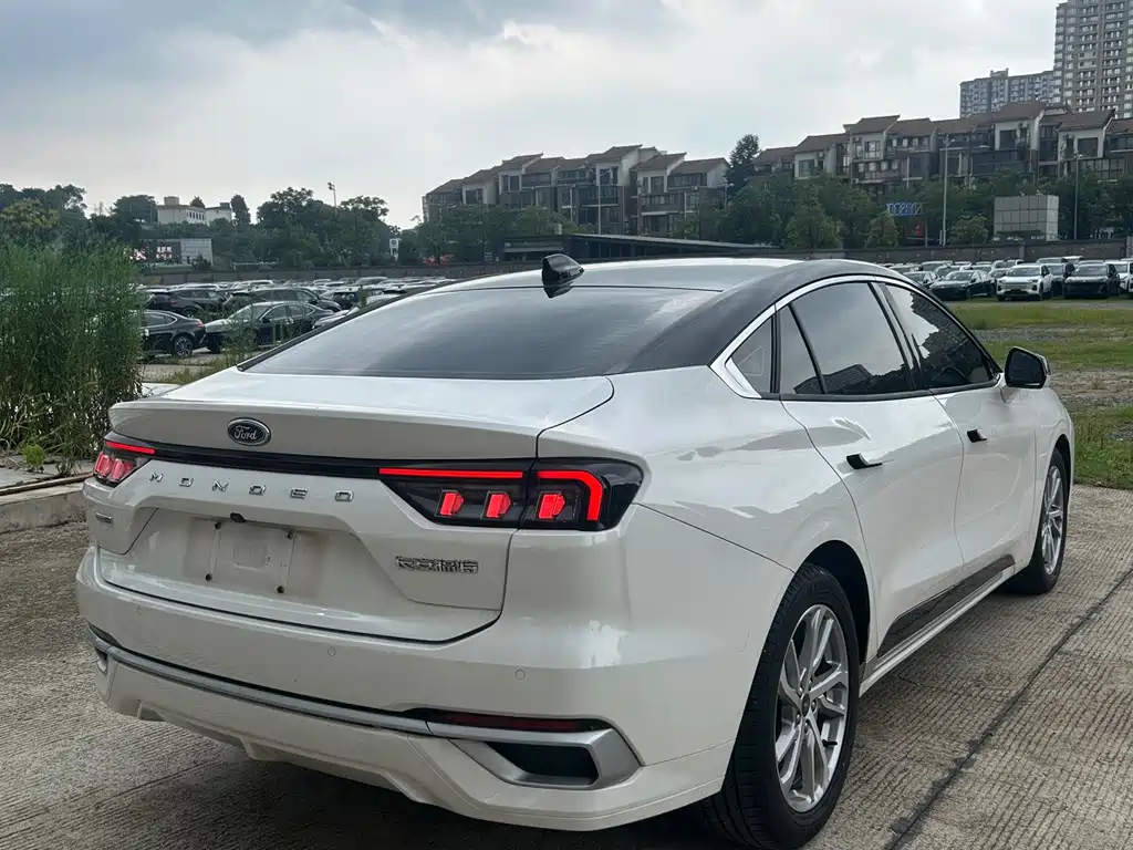 Ford Mondeo — миниатюра 9