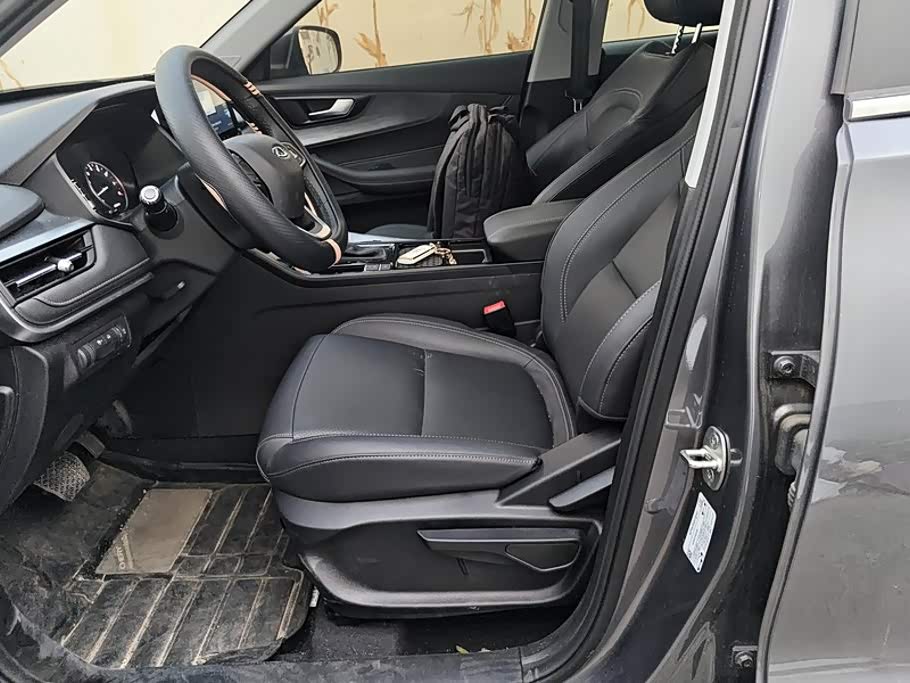 CHERY Tiggo 5x 1.5 л 2026 г. Серебристо-серый, пробег 2900 км