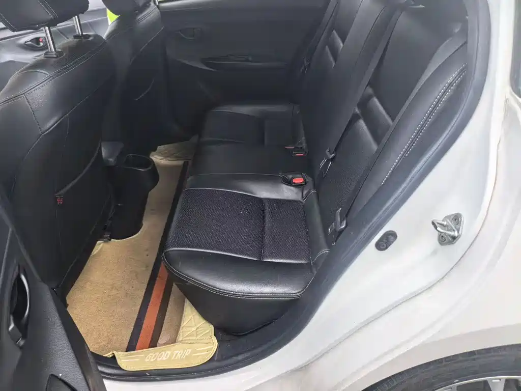 Toyota Yaris L — миниатюра 10