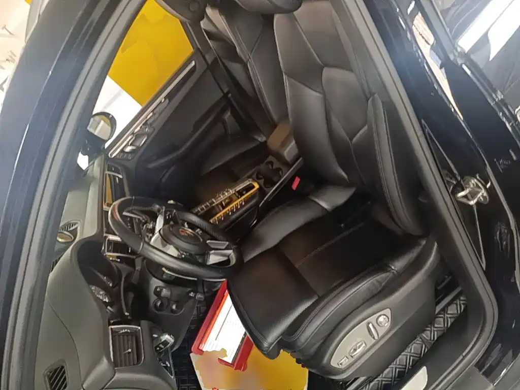 Porsche Macan — миниатюра 15