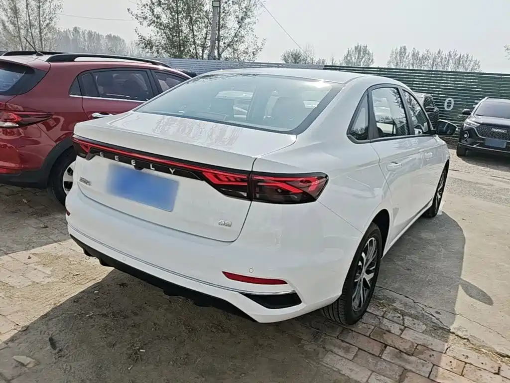 Geely Emgrand — миниатюра 7