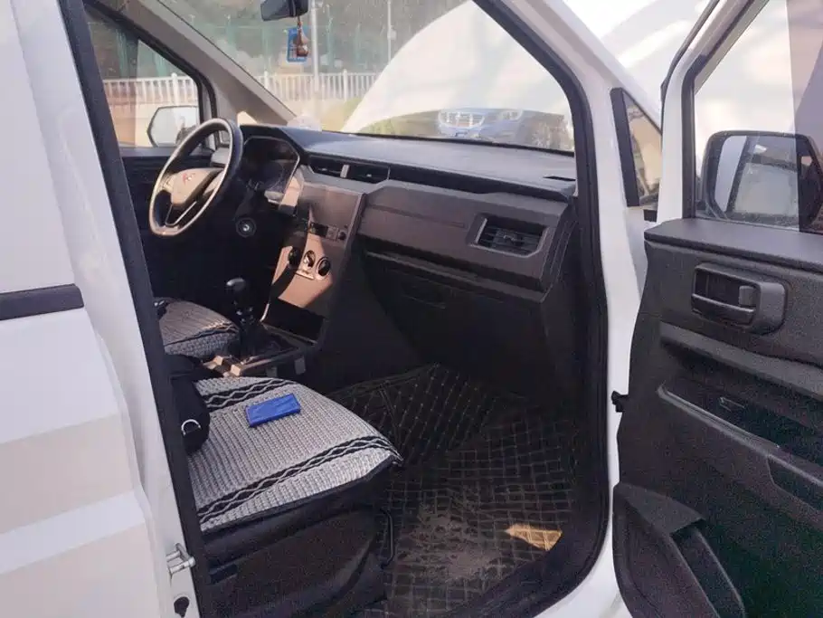 Wuling Hongguang PLUS — миниатюра 8