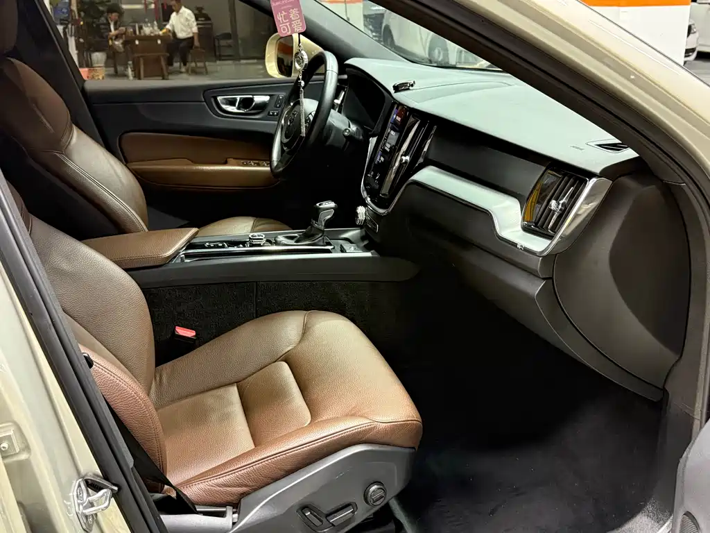 Volvo XC60 — миниатюра 11