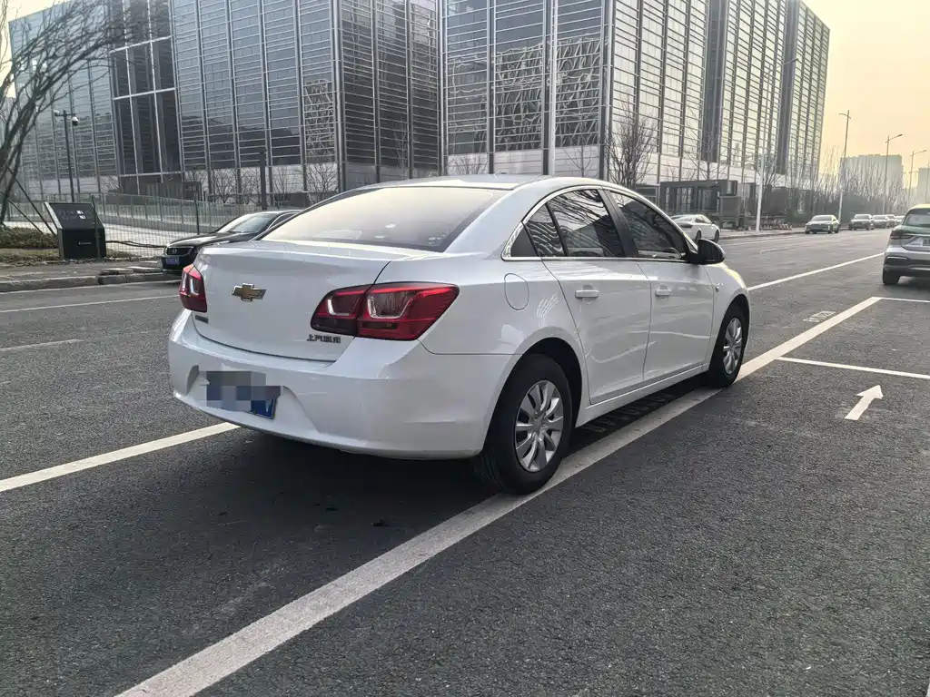 CHEVROLET CRUZE