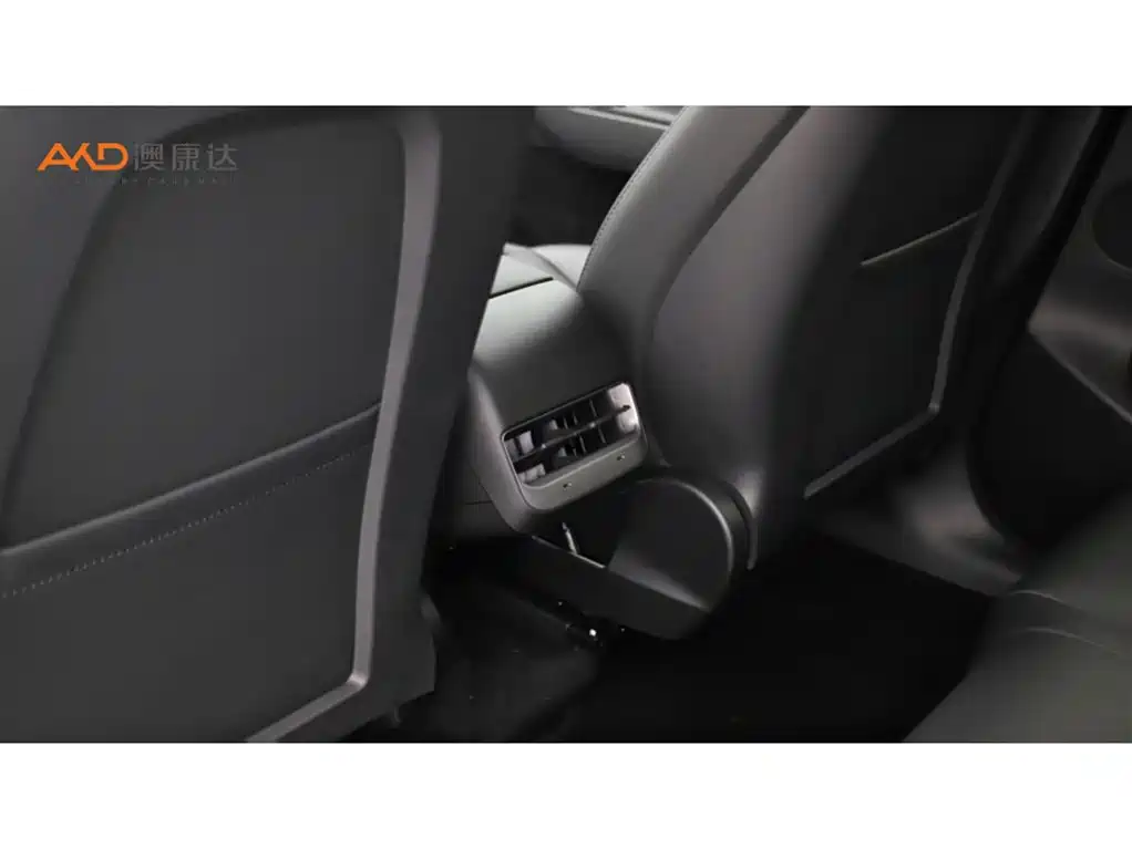 Tesla Model Y — миниатюра 9