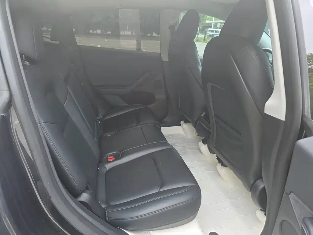 Tesla Model Y — миниатюра 14