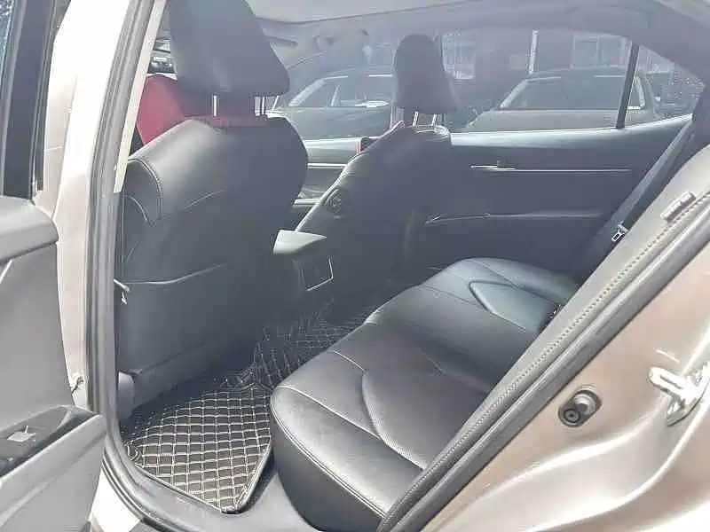 Toyota Camry — миниатюра 6