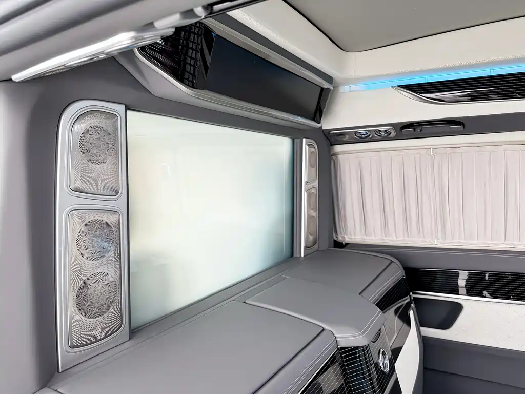 MERCEDES-BENZ V CLASS