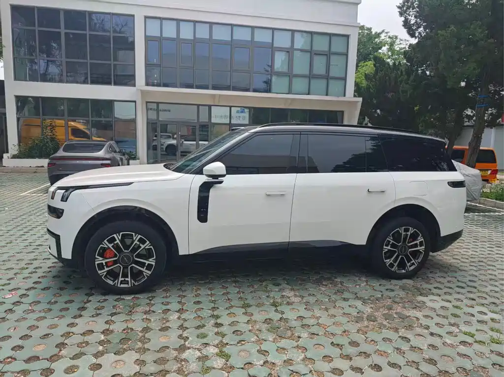 Lynk & Co 900 — миниатюра 2
