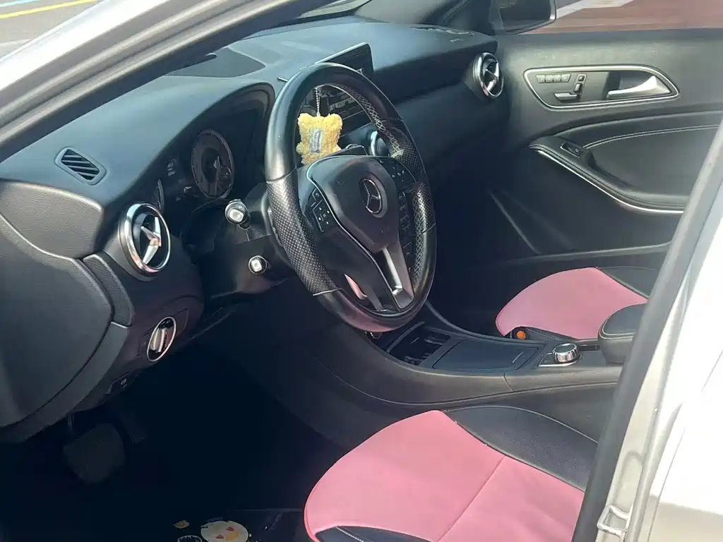 Mercedes-Benz A-Class (Import) — миниатюра 4
