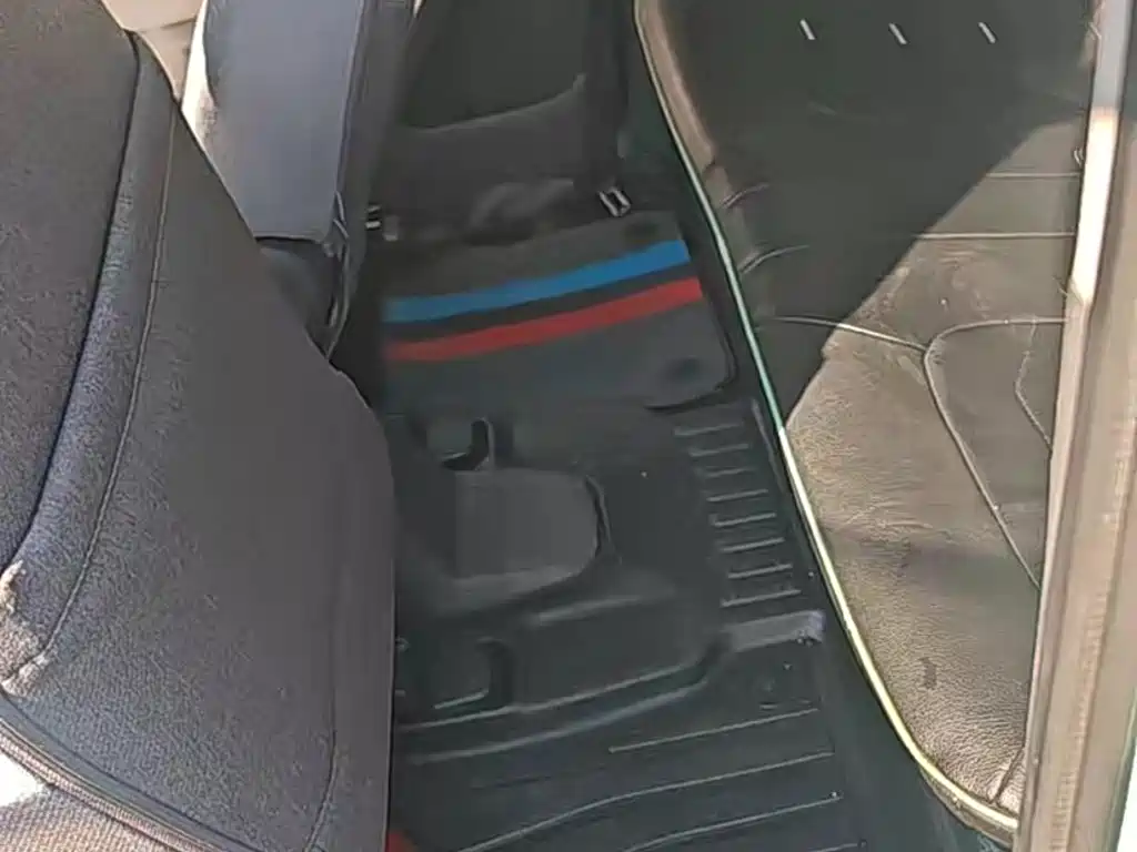Wuling MINIEV — миниатюра 13