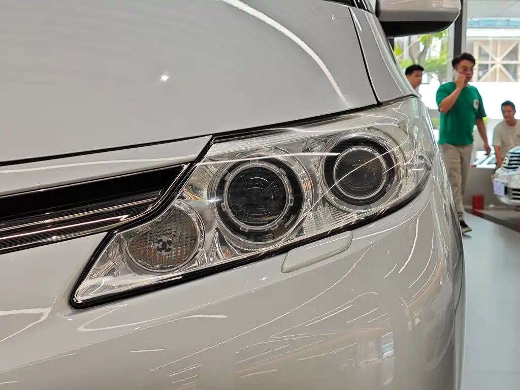 Toyota Previa — миниатюра 4