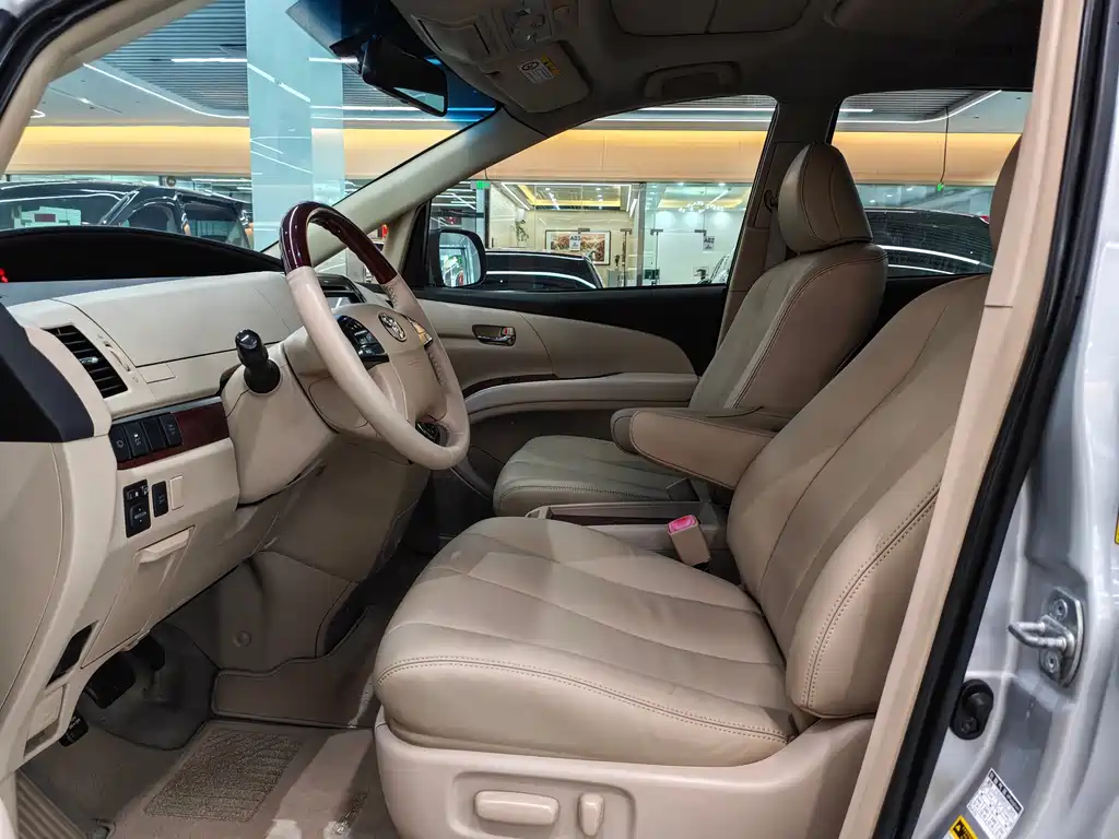 Toyota Previa — миниатюра 8