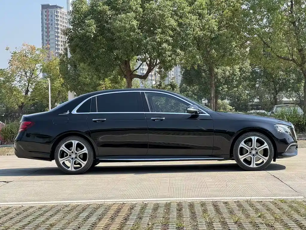 Mercedes-Benz E-Class — миниатюра 3