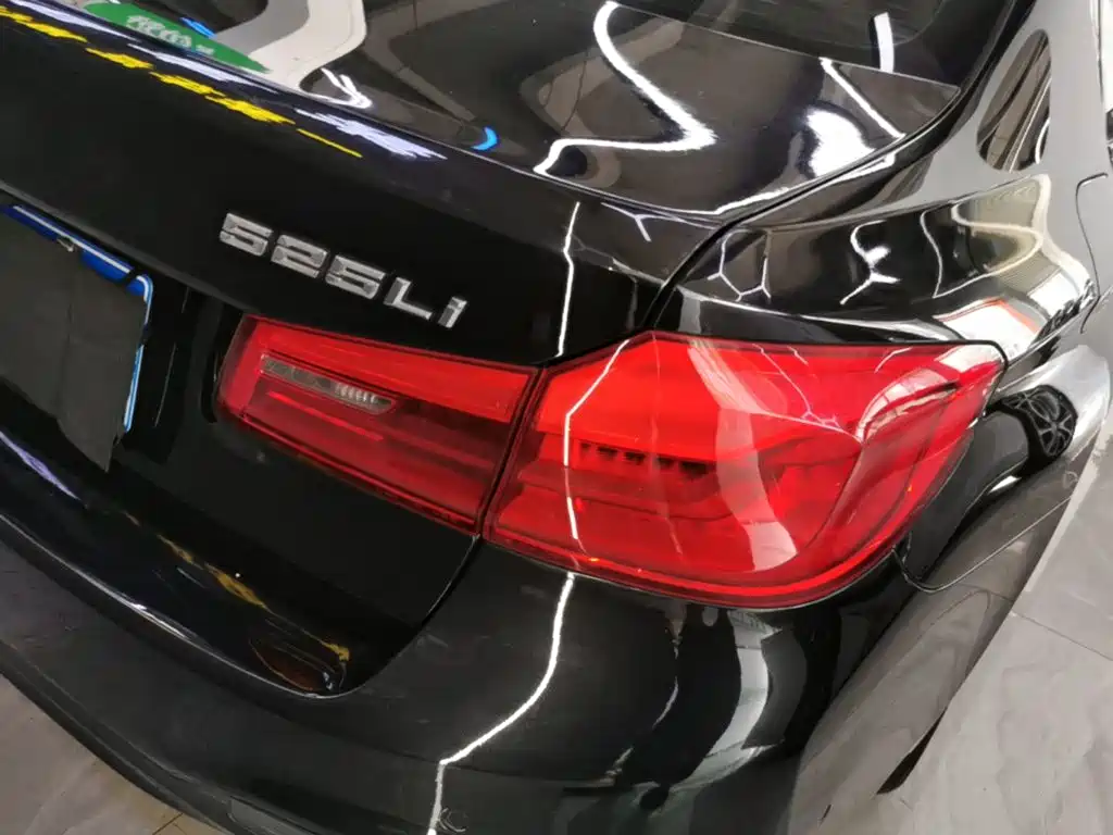 BMW 5 Series — миниатюра 8