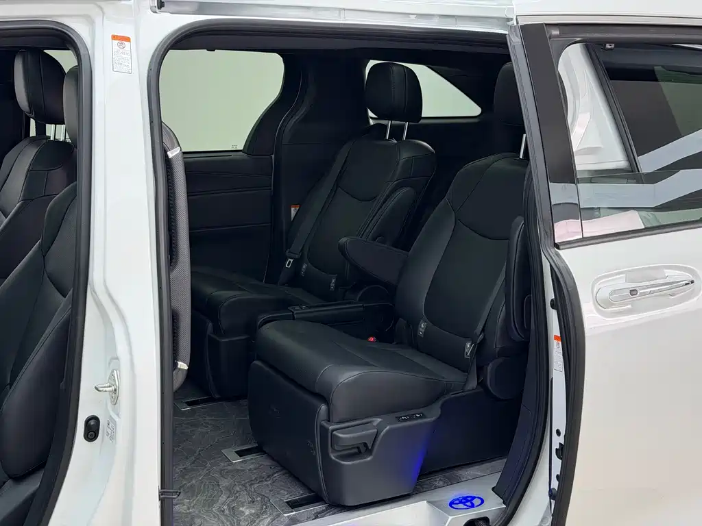 Toyota Granvia 2024 2.5L Luxury PLUS