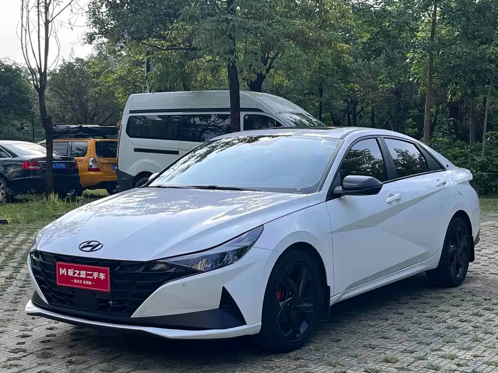 Hyundai Elantra 2022