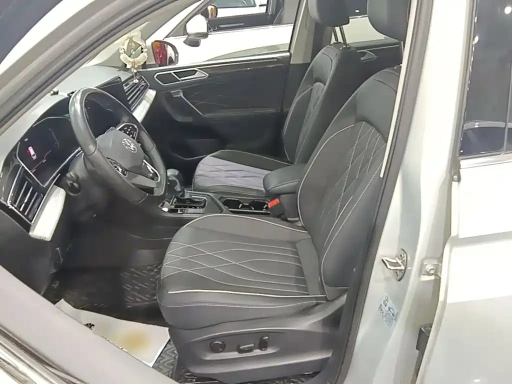 Volkswagen Tiguan L — миниатюра 15