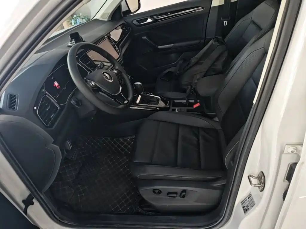 Volkswagen T-Roc — миниатюра 15