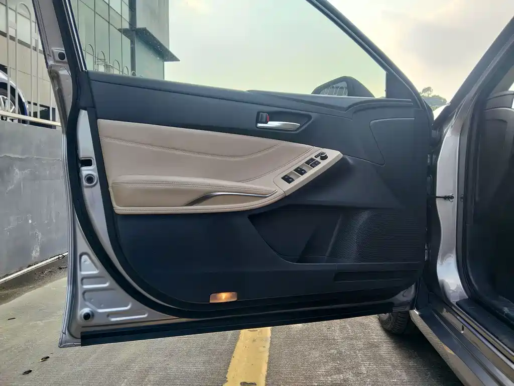 Toyota Avalon — миниатюра 15