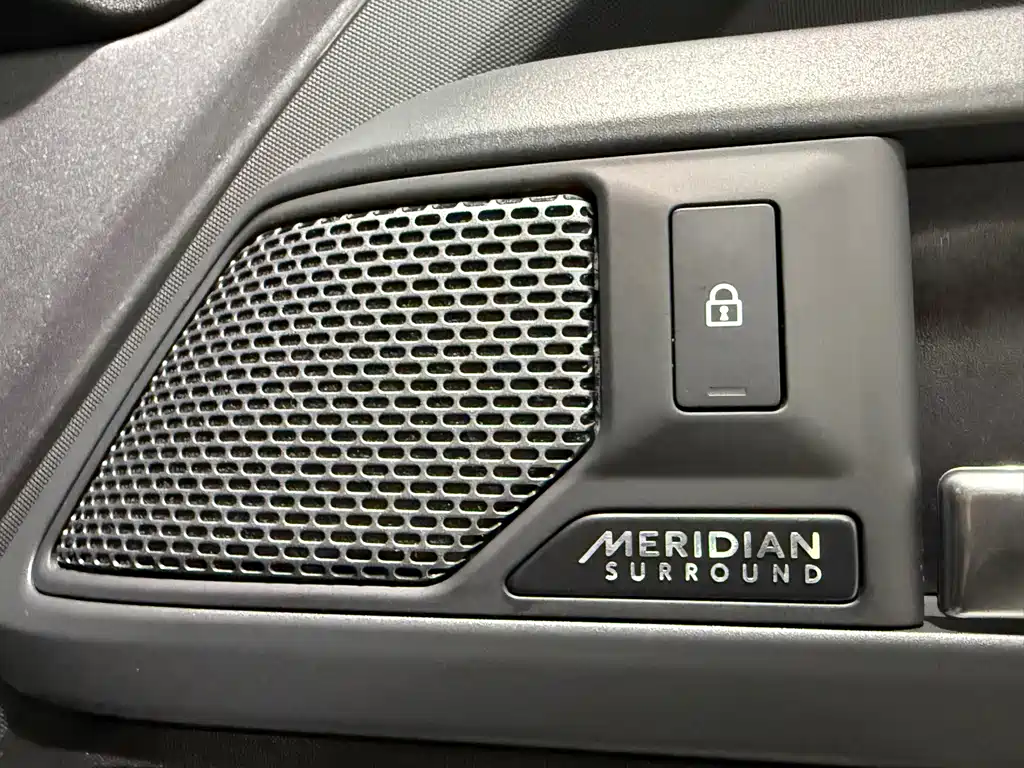 Land Rover Defender — миниатюра 22