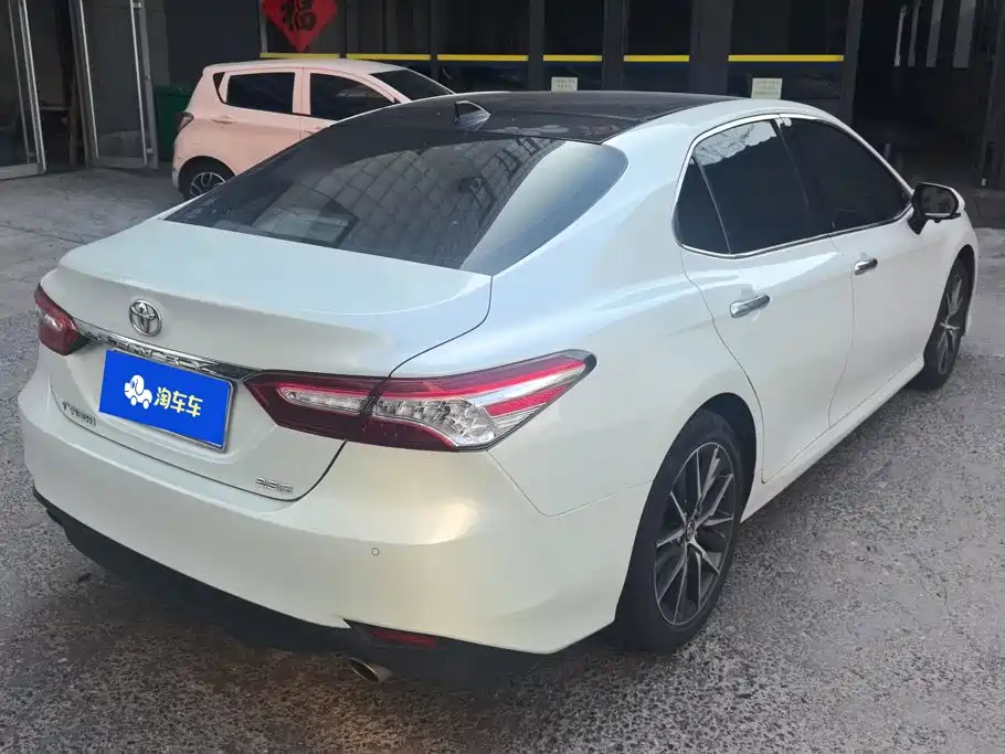 Toyota Camry — миниатюра 3