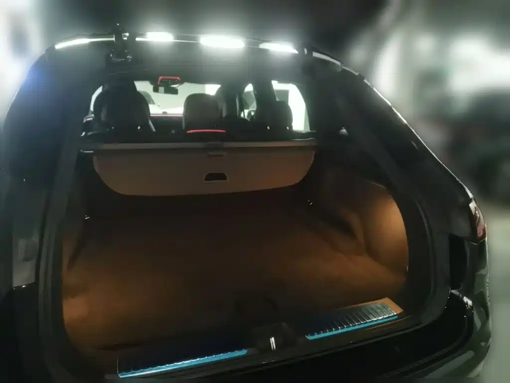 Mercedes-Benz EQE SUV — миниатюра 24