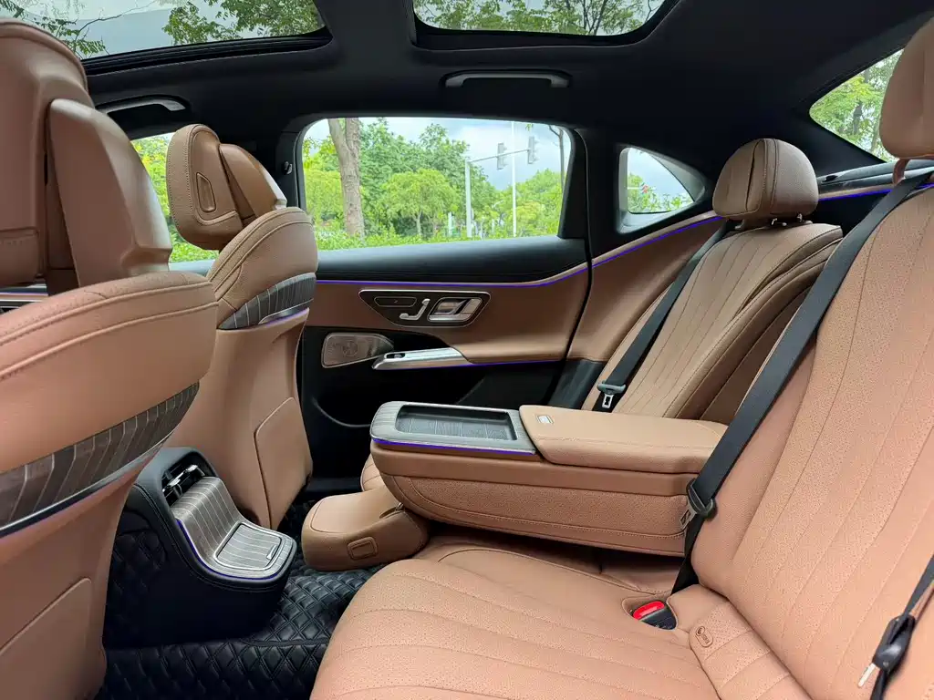 Mercedes-Benz E-Class — миниатюра 6