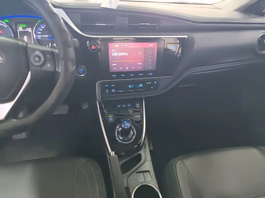 Toyota Corolla Hybrid — миниатюра 13