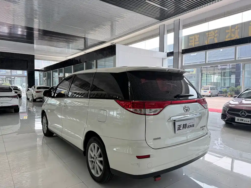 Toyota Previa — миниатюра 5