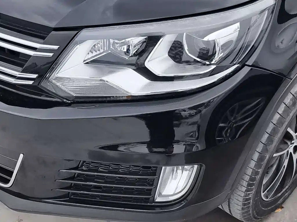 Volkswagen Tiguan 2015 1.8TSI AT Luxury