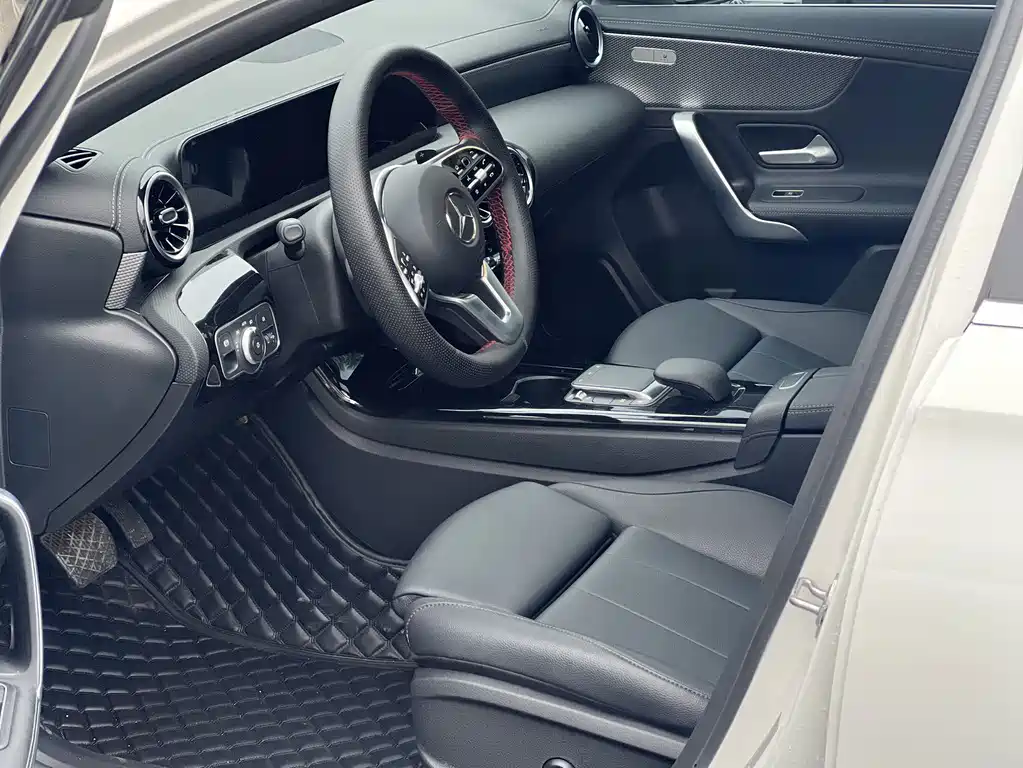 Mercedes-Benz A-Class Facelift A 180 L Sport Sedan, фото 7
