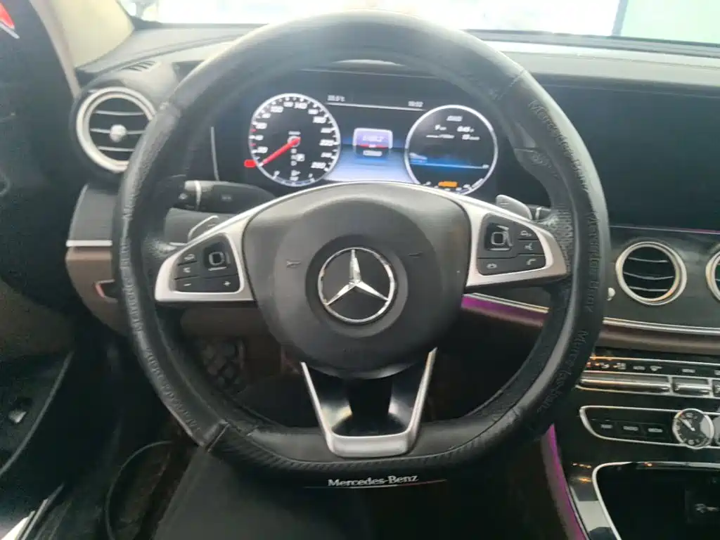 Mercedes-Benz E-Class — миниатюра 11