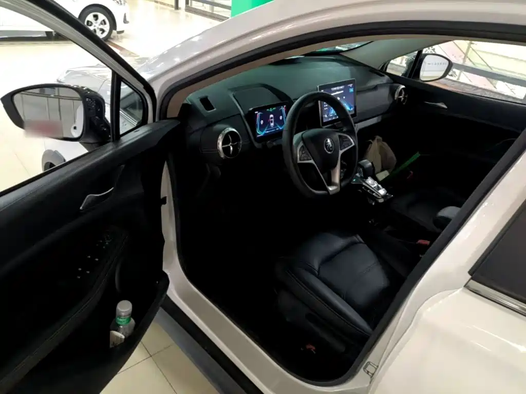 BYD Yuan EV — миниатюра 16