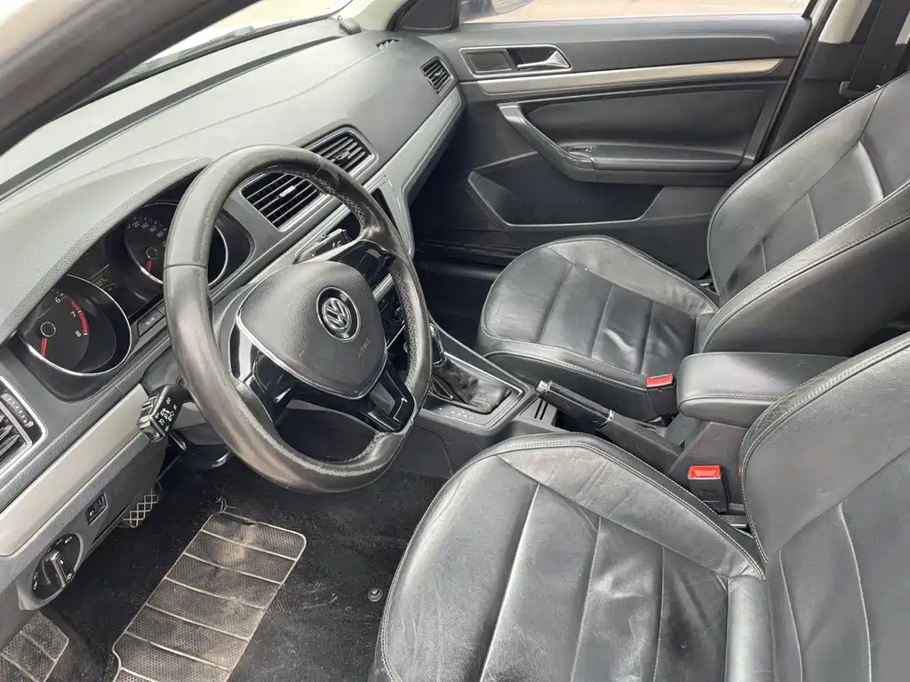 Volkswagen Lavida 2015 1.6L AT Comfort