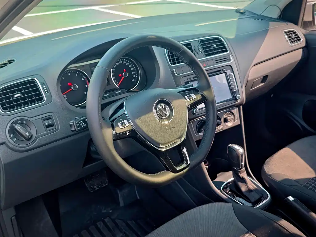 Volkswagen Polo — миниатюра 8