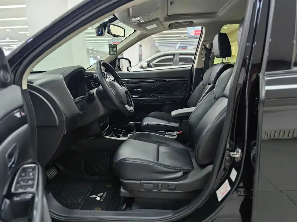 Mitsubishi Outlander — миниатюра 11