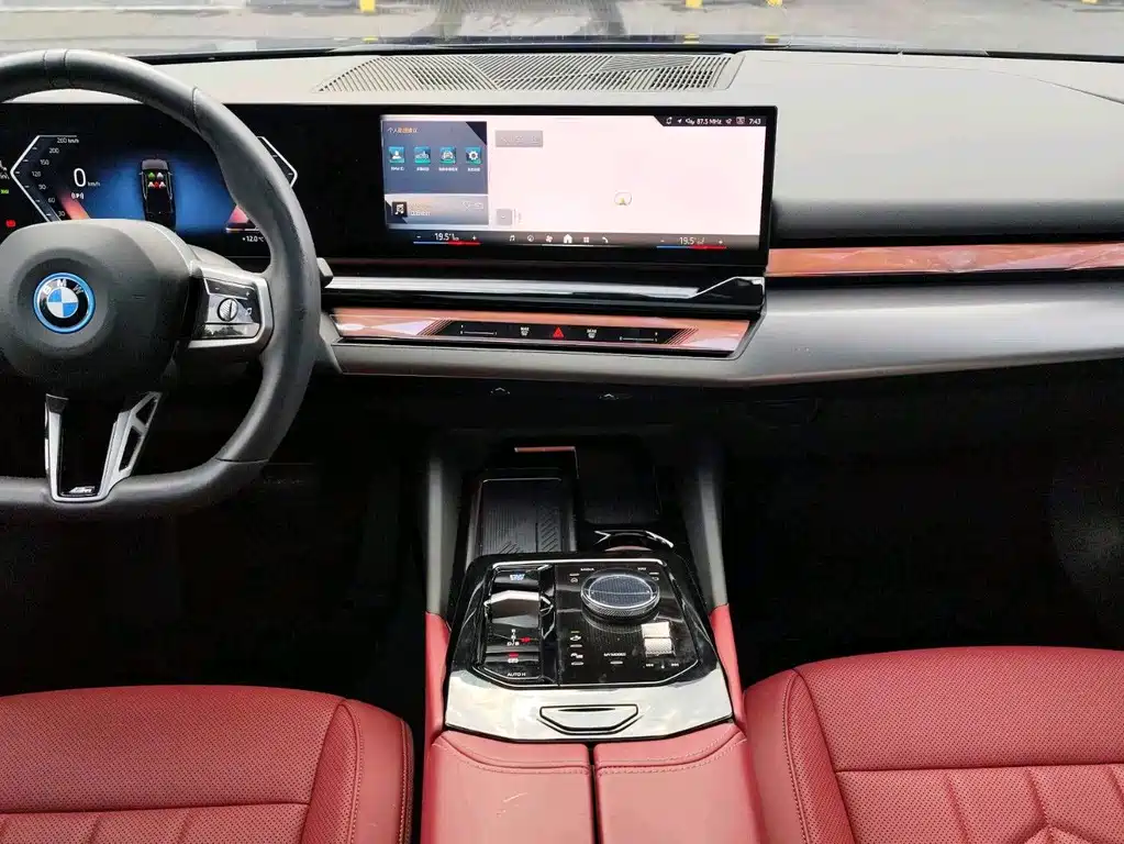 BMW i5 — миниатюра 10
