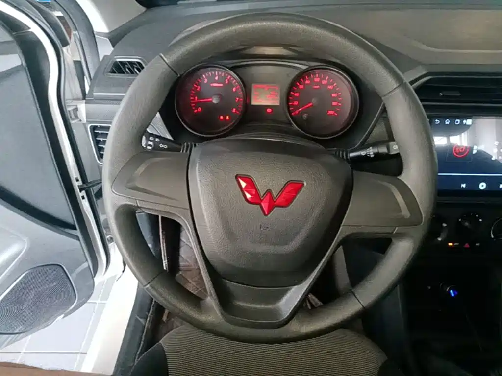 Wuling Hongguang — миниатюра 11