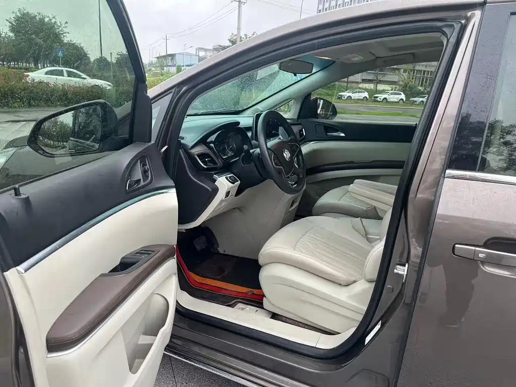 BUICK  GL8