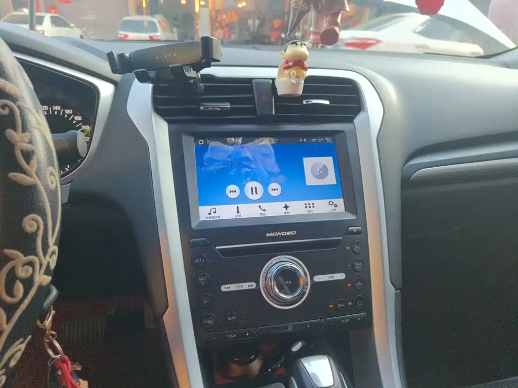 Ford Mondeo — миниатюра 9