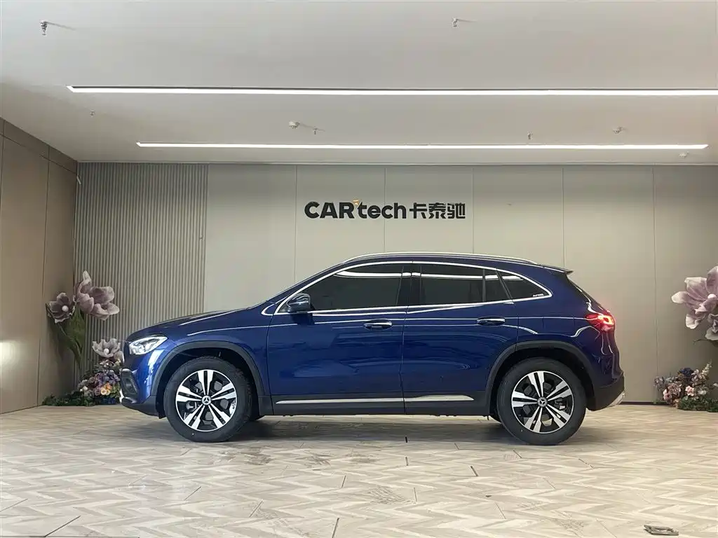 MERCEDES-BENZ GLA