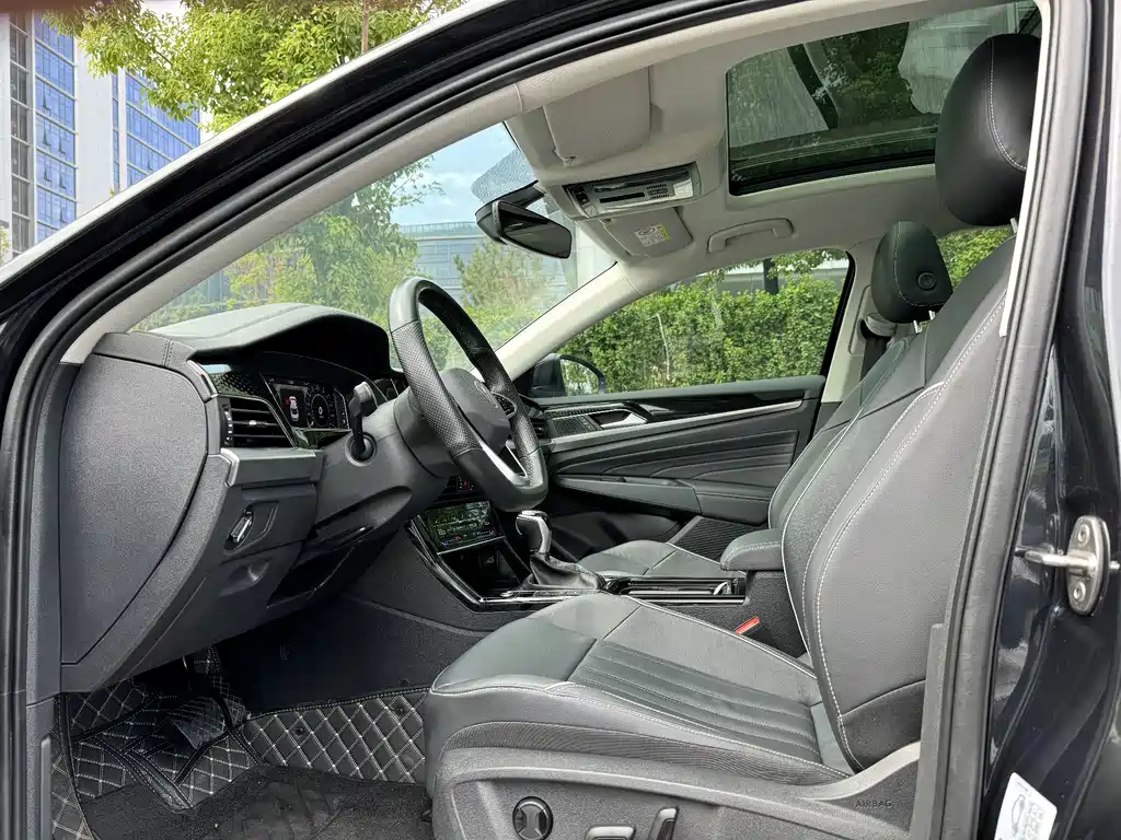 Volkswagen Passat PHEV — миниатюра 12