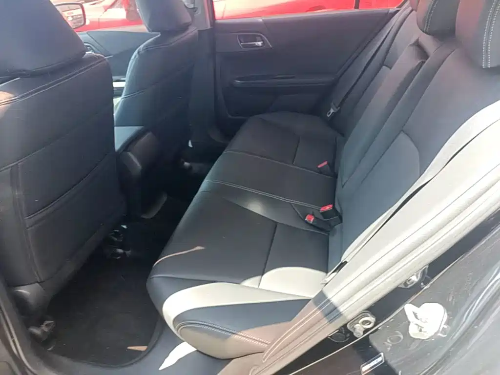 Honda Accord — миниатюра 17
