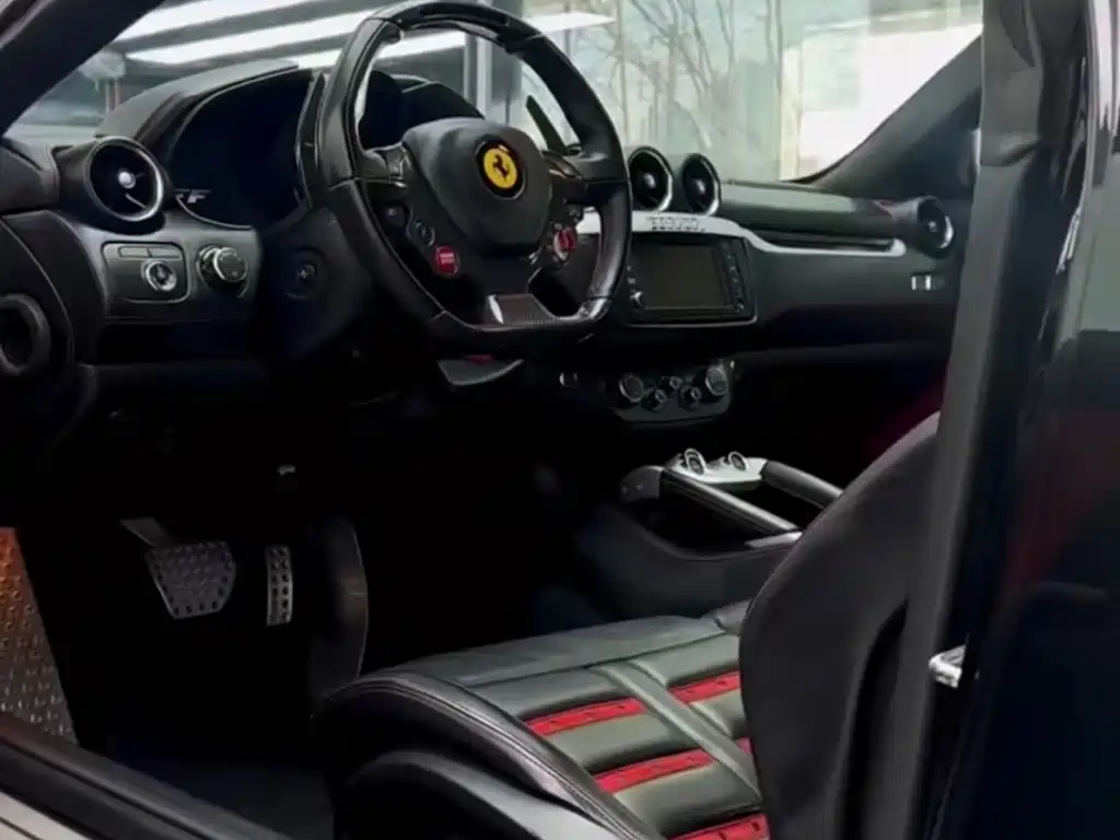 Ferrari FF — миниатюра 3