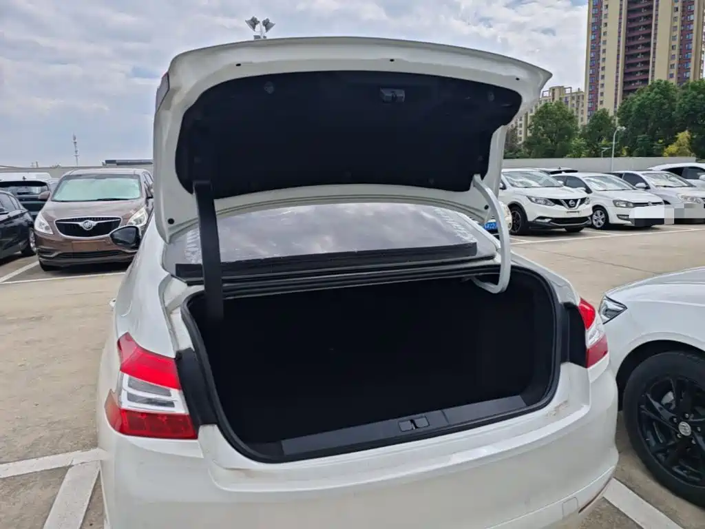 Peugeot 408 — миниатюра 19