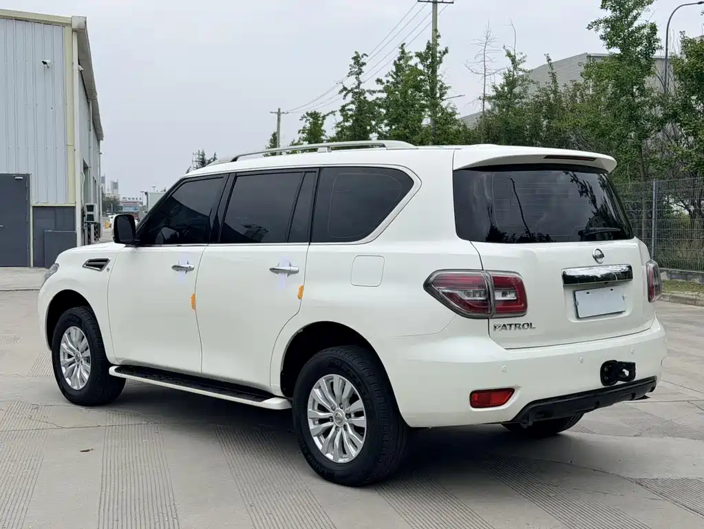 Nissan Patrol — миниатюра 17