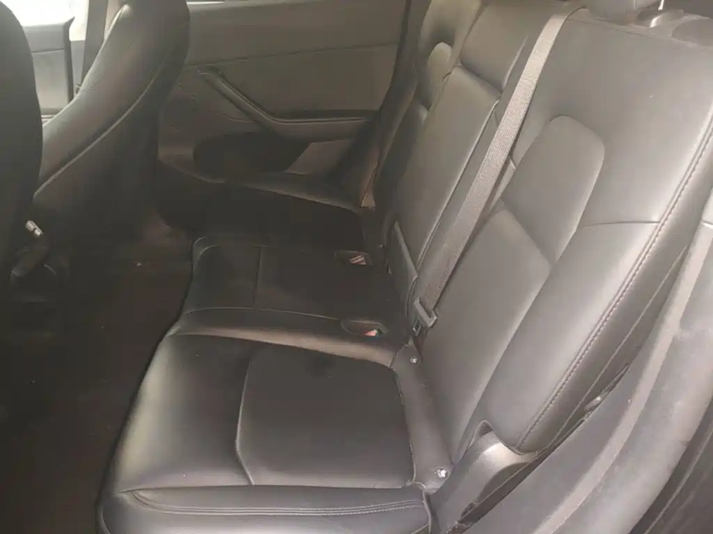 Tesla Model Y — миниатюра 17