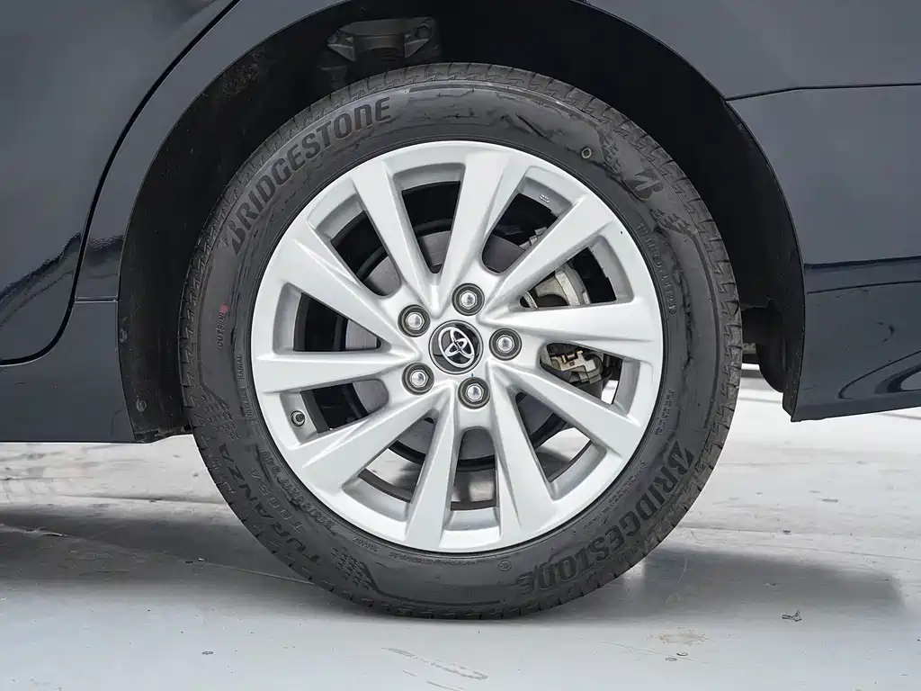 Toyota Camry — миниатюра 25