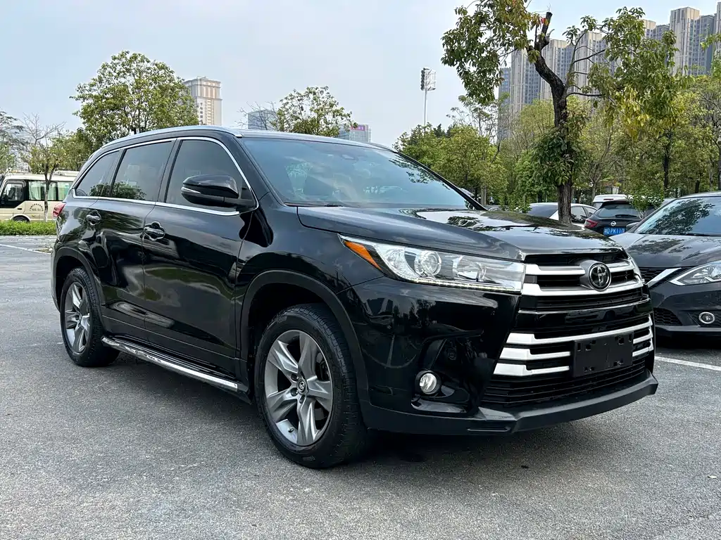 TOYOTA HIGHLANDER